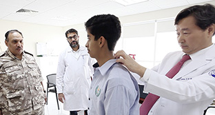 자생한방병원 신준식 박사, 카타르서 군의무사령부 군의관 대상 한방 치료 강연 - 자생의료재단