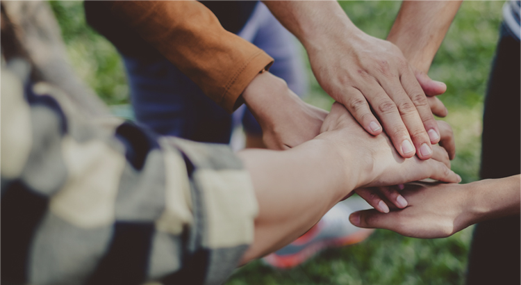 함께 손을 모으는 모습 - 자생의료재단